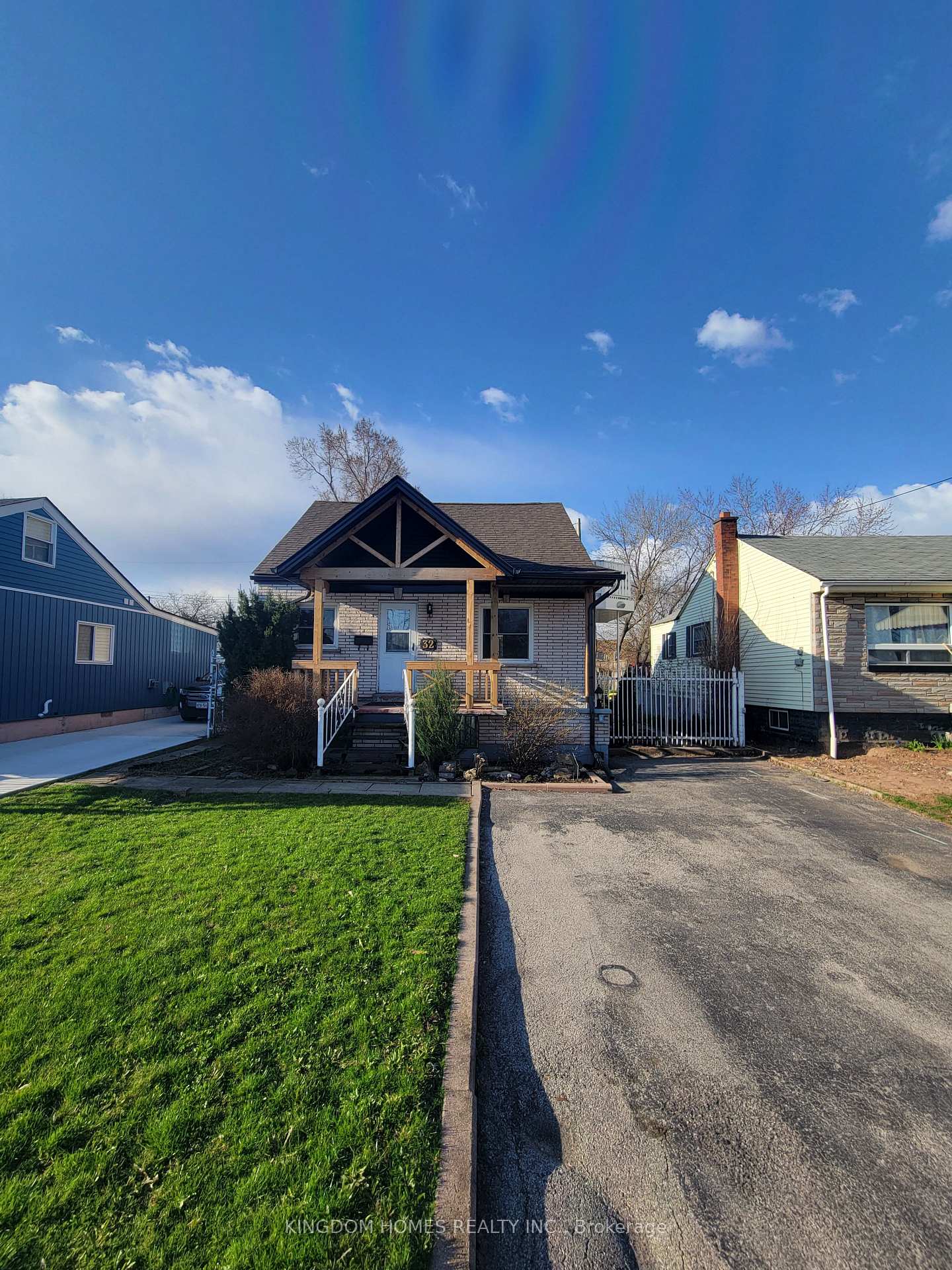 Front of Unit Basement, 32 Goggin Avenue