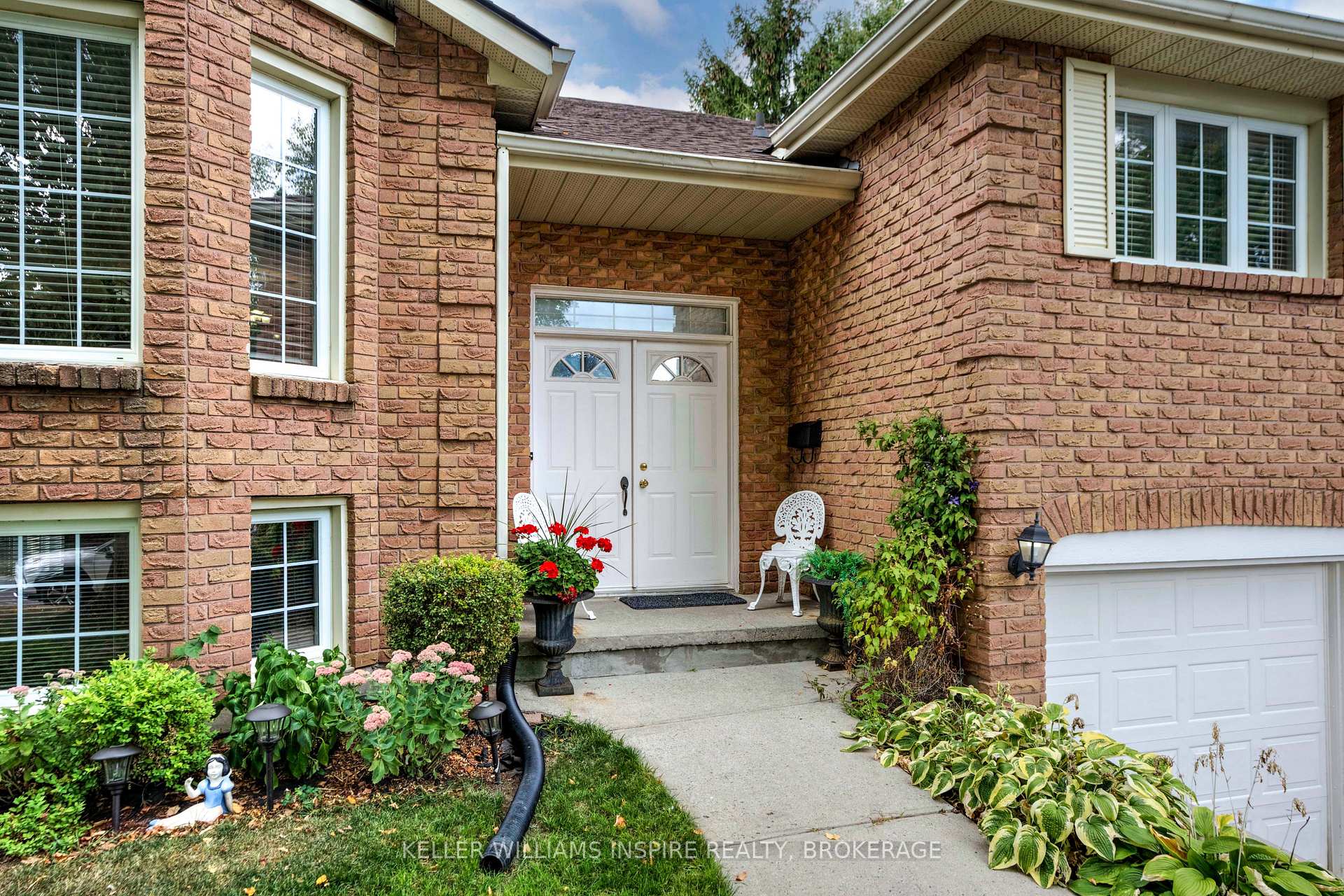 Photo 2 of 1056 Palmerston Crescent, Kingston, North of Taylor-Kidd Blvd — HOMEH