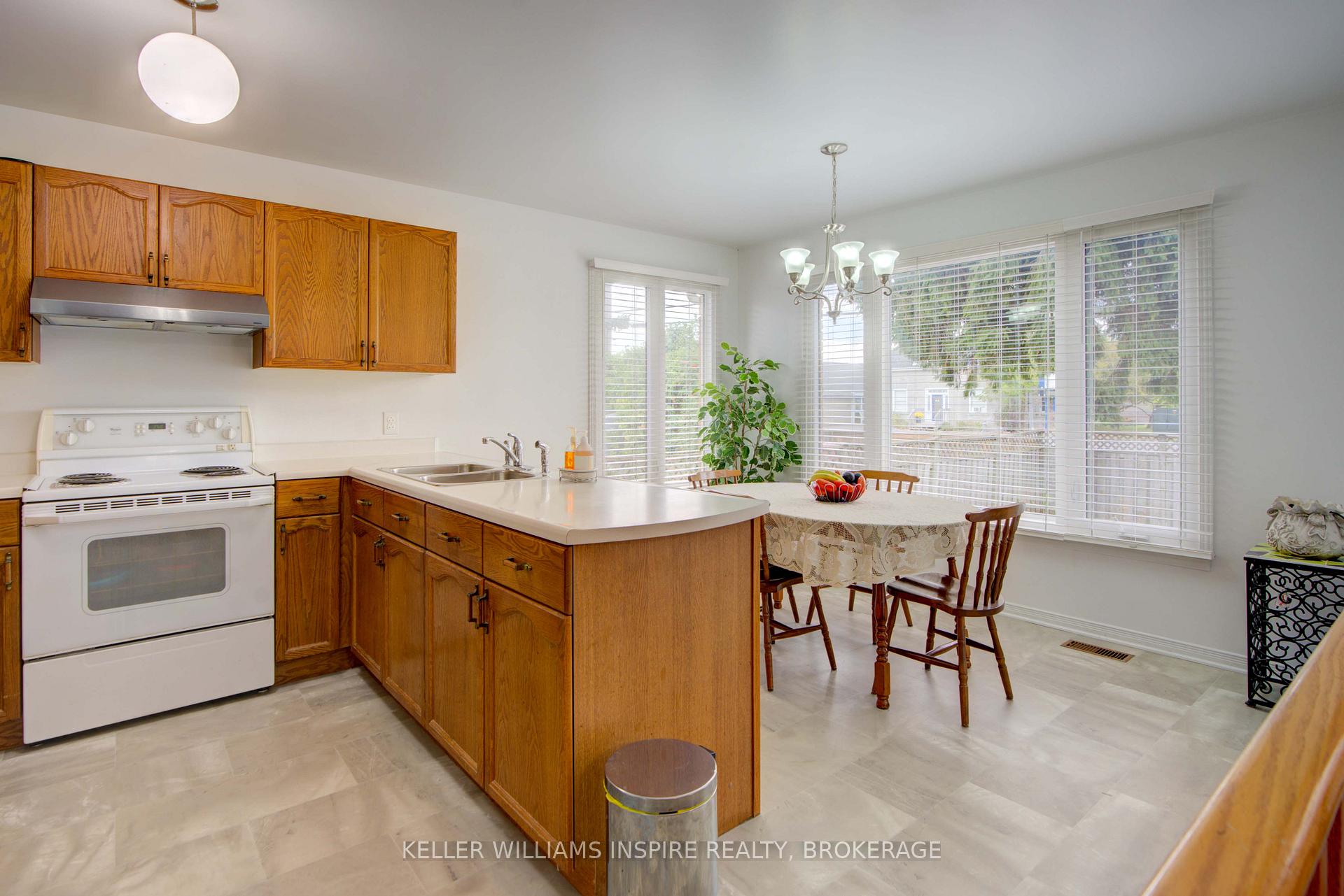 Photo 11 of 1056 Palmerston Crescent, Kingston, North of Taylor-Kidd Blvd — HOMEH