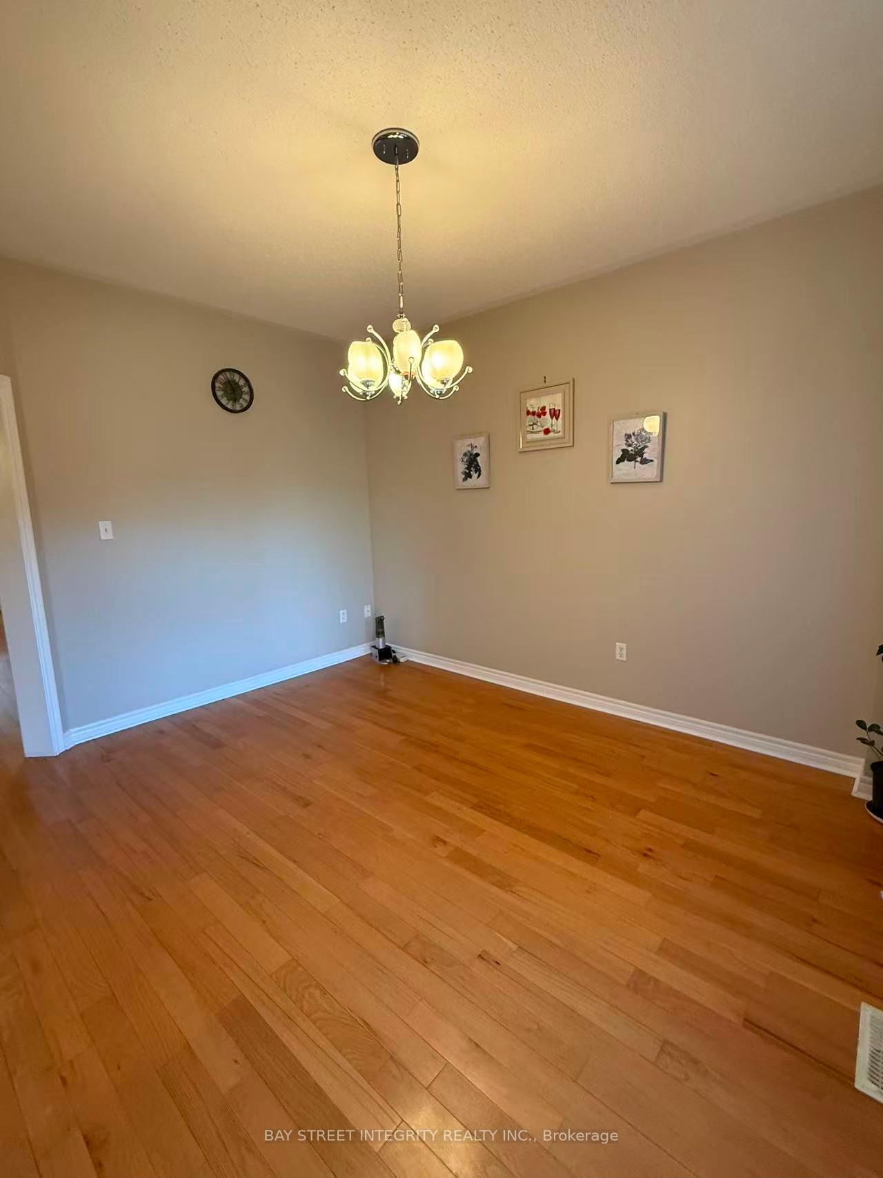 Photo 5 of 52 John Gary Drive, Markham, Village Green-South Unionville — HOMEH