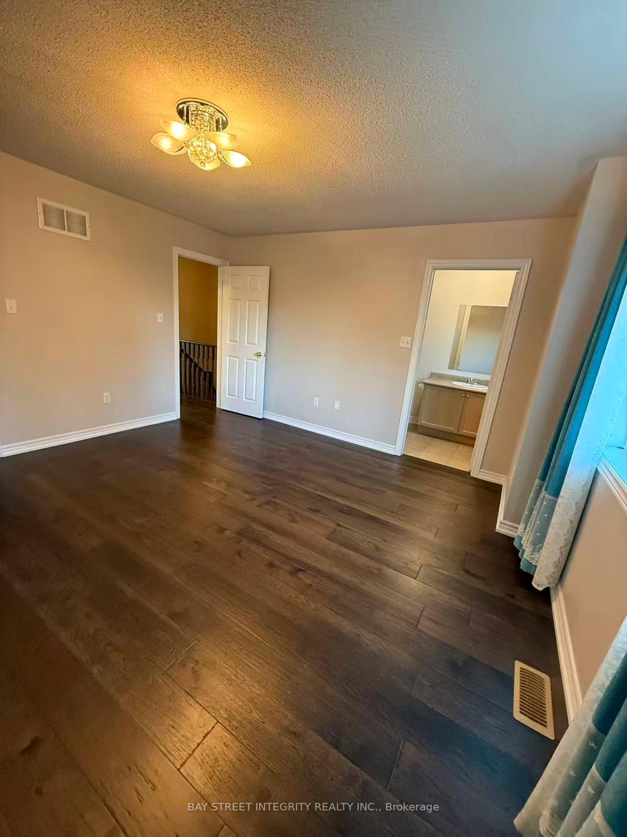 Photo 9 of 52 John Gary Drive, Markham, Village Green-South Unionville — HOMEH