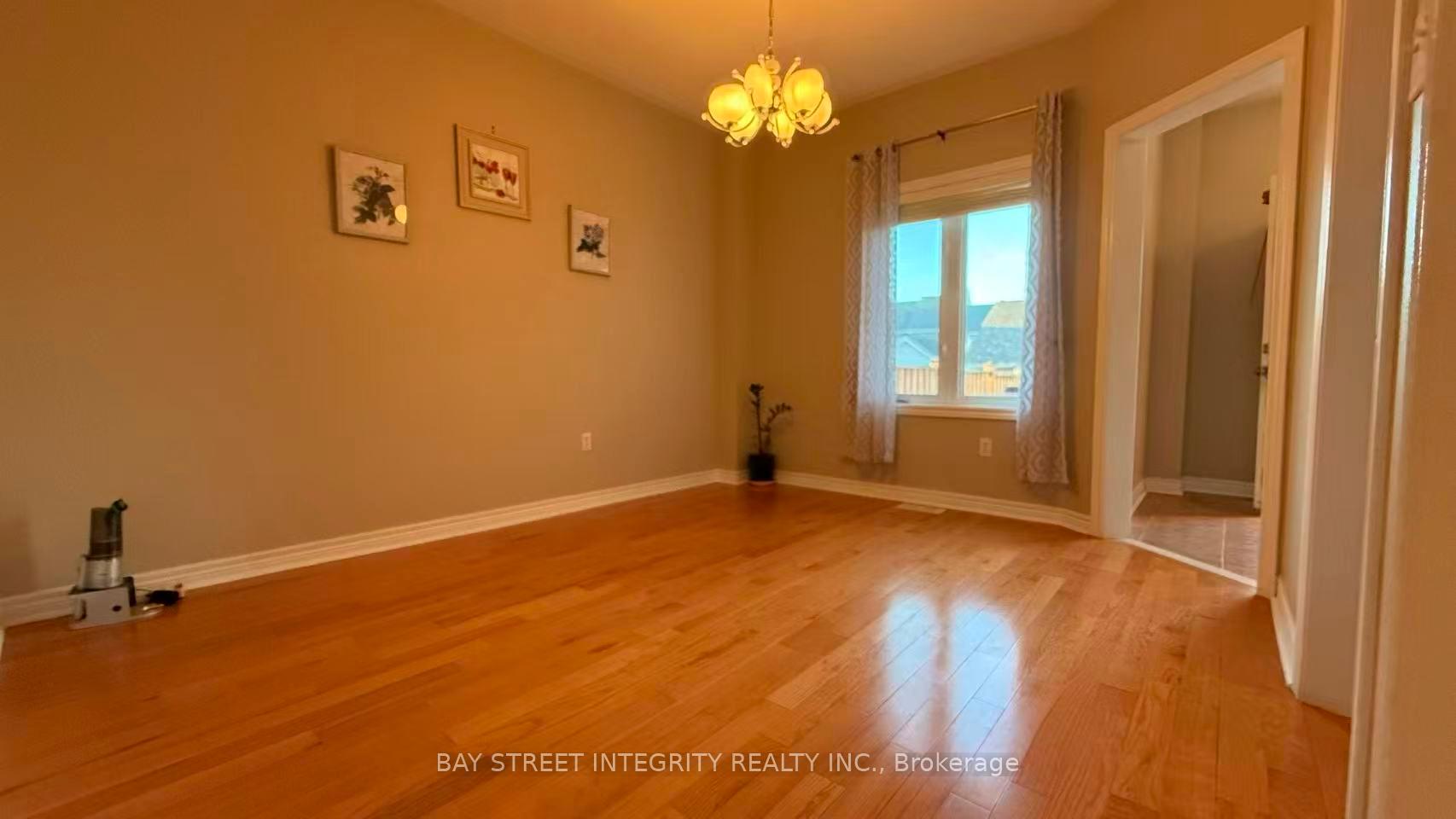 Photo 10 of 52 John Gary Drive, Markham, Village Green-South Unionville — HOMEH