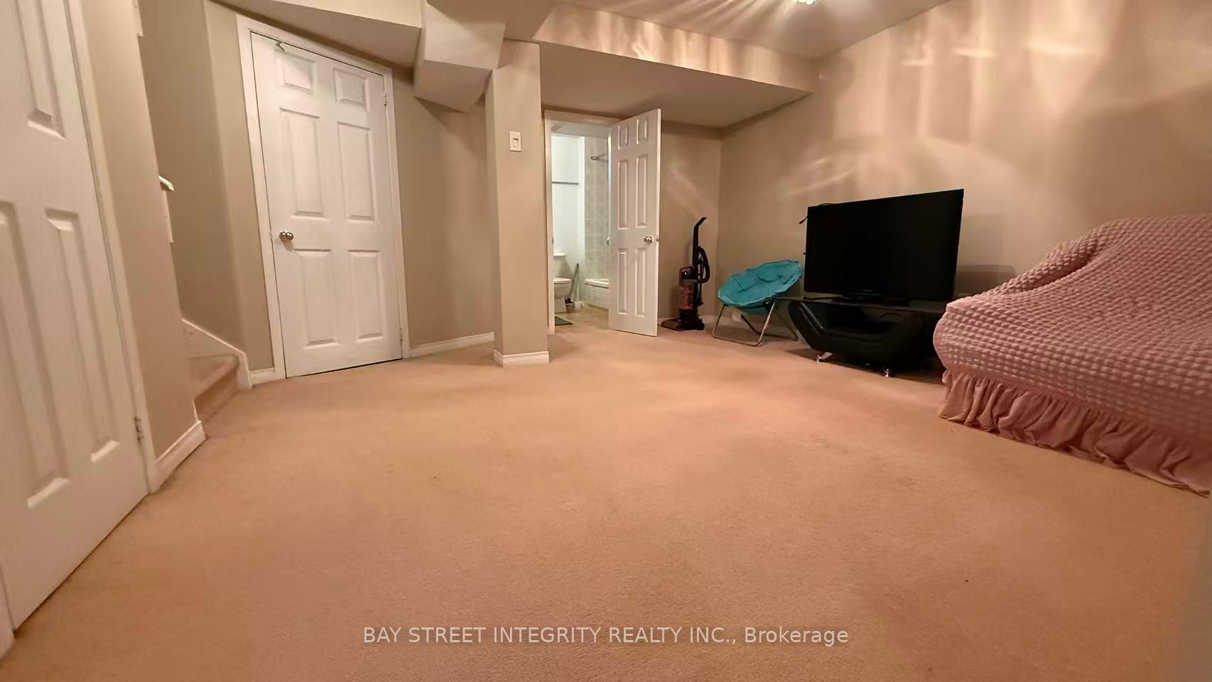 Photo 11 of 52 John Gary Drive, Markham, Village Green-South Unionville — HOMEH