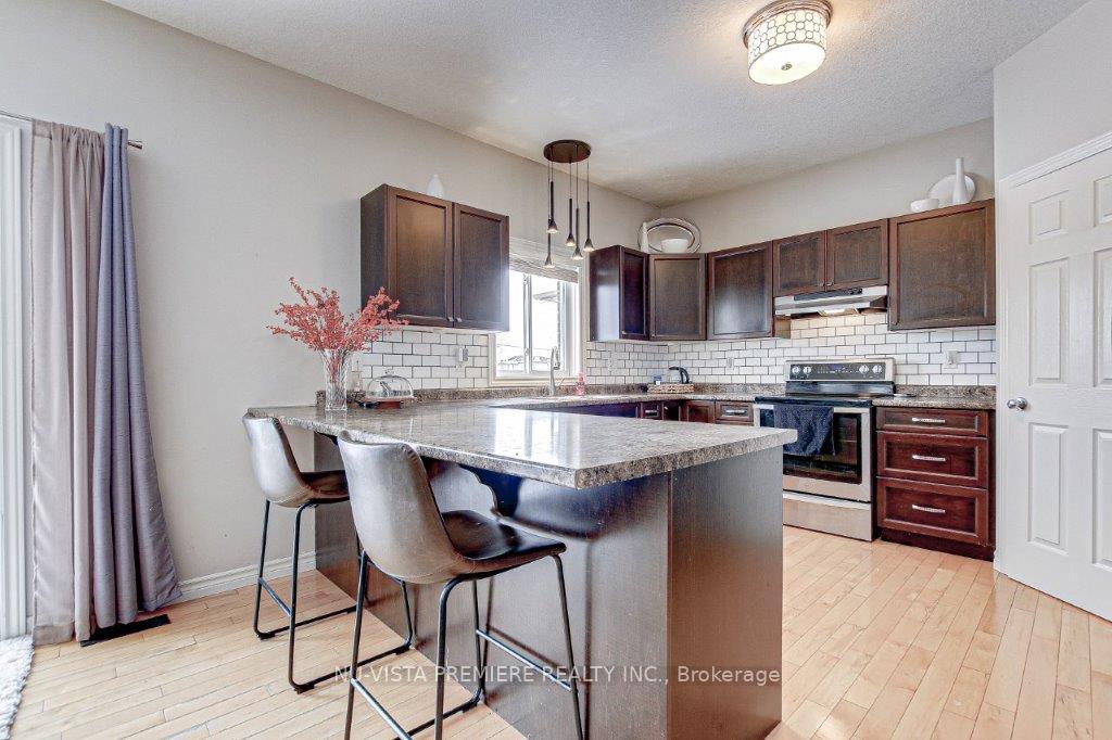 Photo 9 of 82 Woodlily Lane, Middlesex Centre, Ilderton — HOMEH
