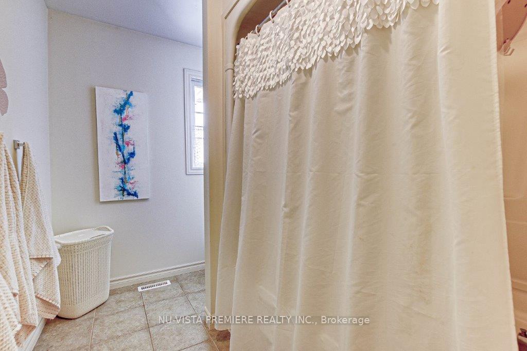 Photo 24 of 82 Woodlily Lane, Middlesex Centre, Ilderton — HOMEH