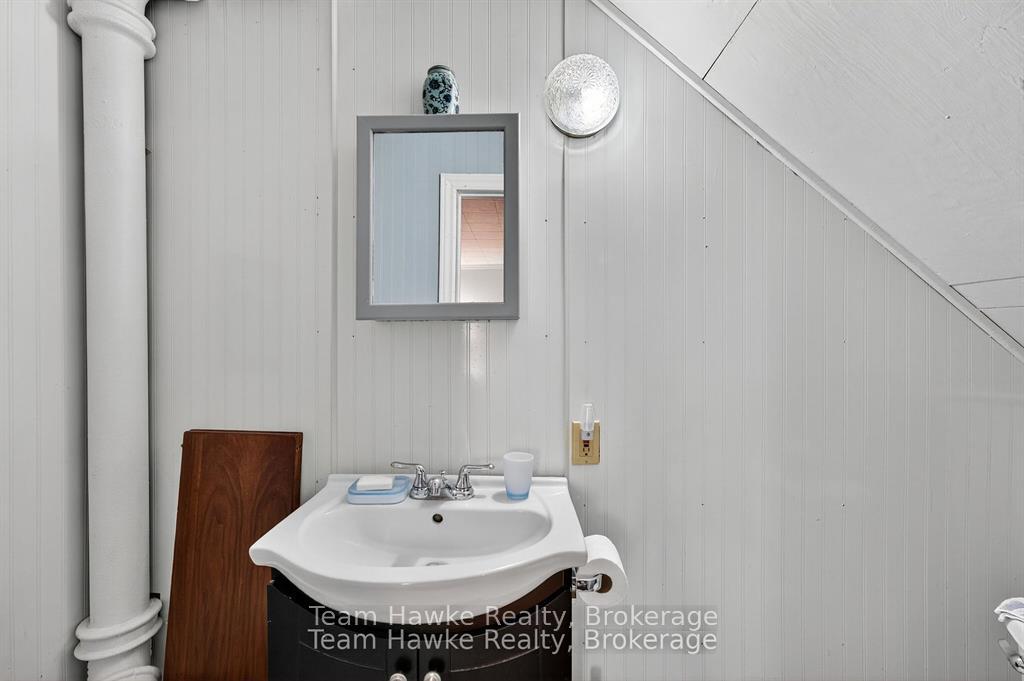 Photo 12 of 479 Queen Street, Midland — HOMEH