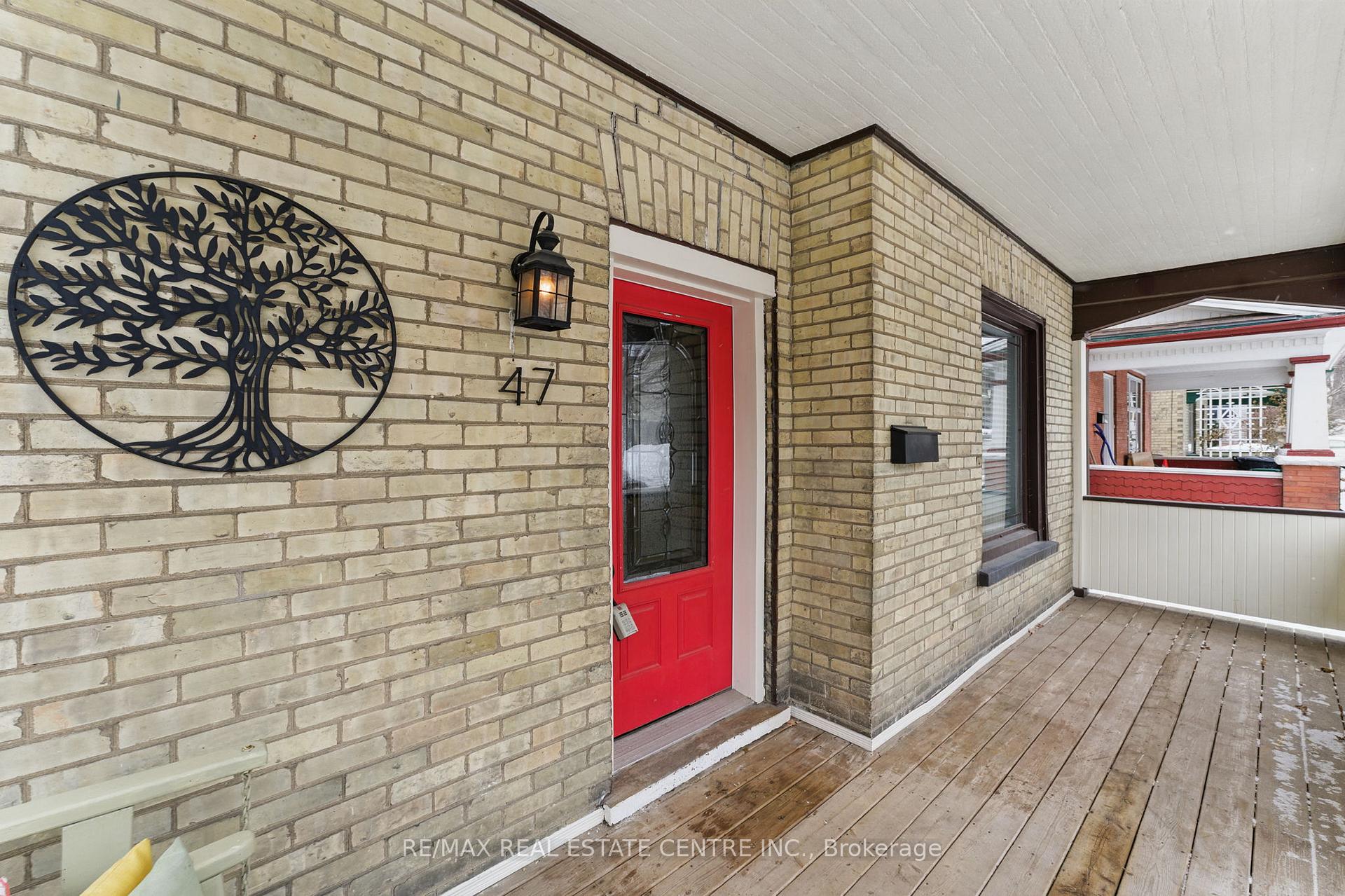 Photo 3 of 47 Irvin Street, Kitchener — HOMEH