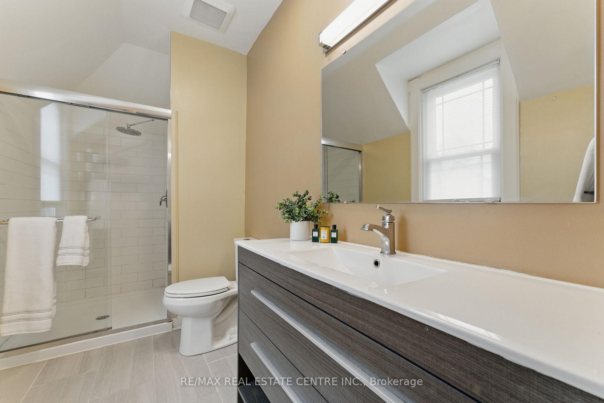 Photo 21 of 47 Irvin Street, Kitchener — HOMEH