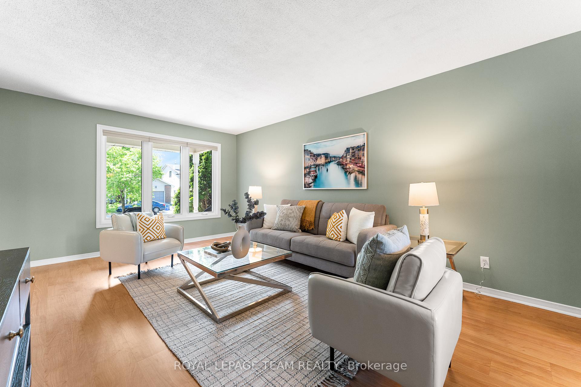 Photo 7 of 13 Saddlehorn Crescent, Ottawa, Kanata - Bridlewood — HOMEH
