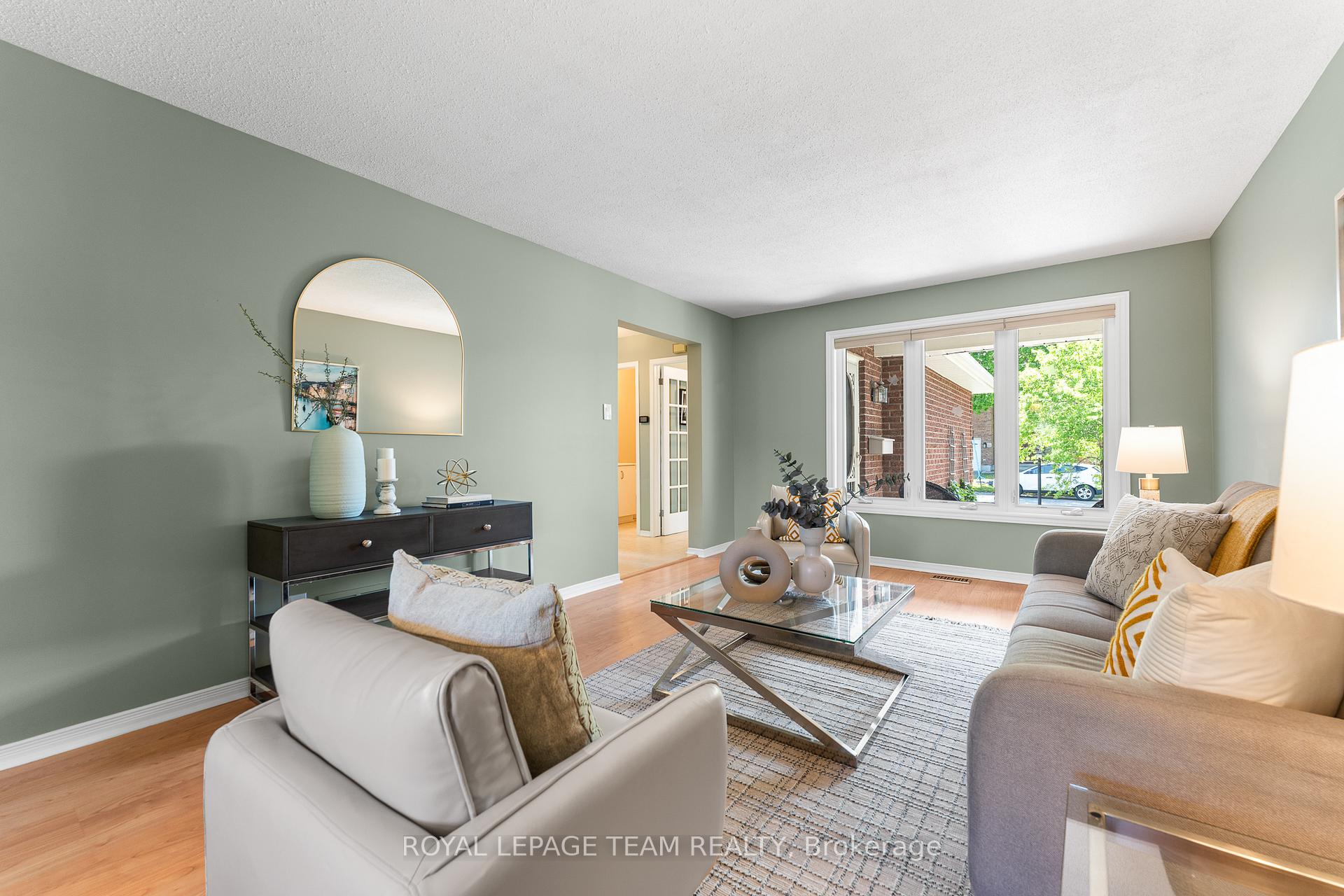Photo 8 of 13 Saddlehorn Crescent, Ottawa, Kanata - Bridlewood — HOMEH