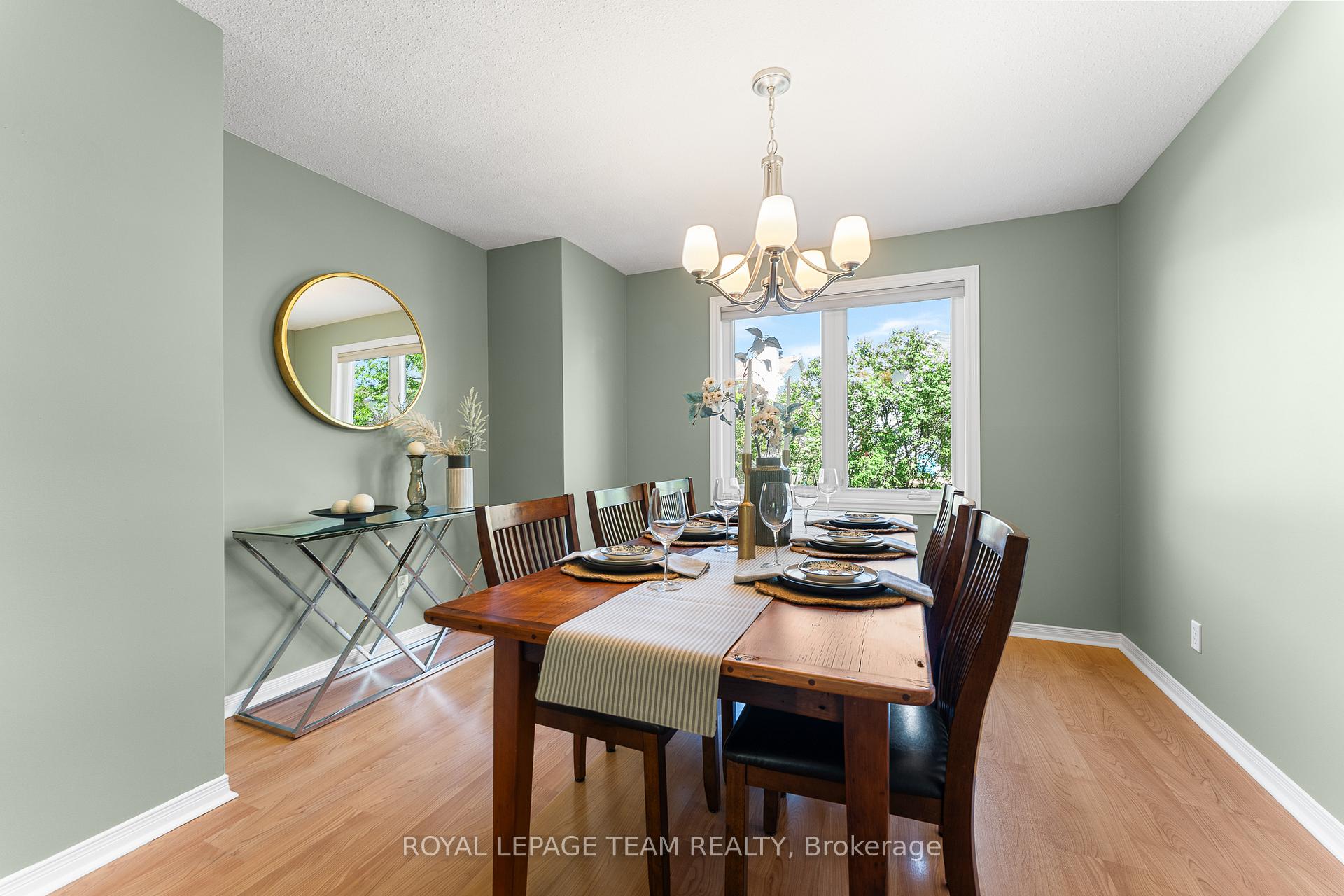 Photo 9 of 13 Saddlehorn Crescent, Ottawa, Kanata - Bridlewood — HOMEH