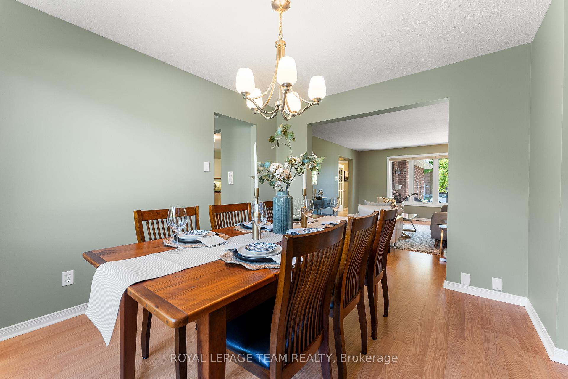 Photo 12 of 13 Saddlehorn Crescent, Ottawa, Kanata - Bridlewood — HOMEH