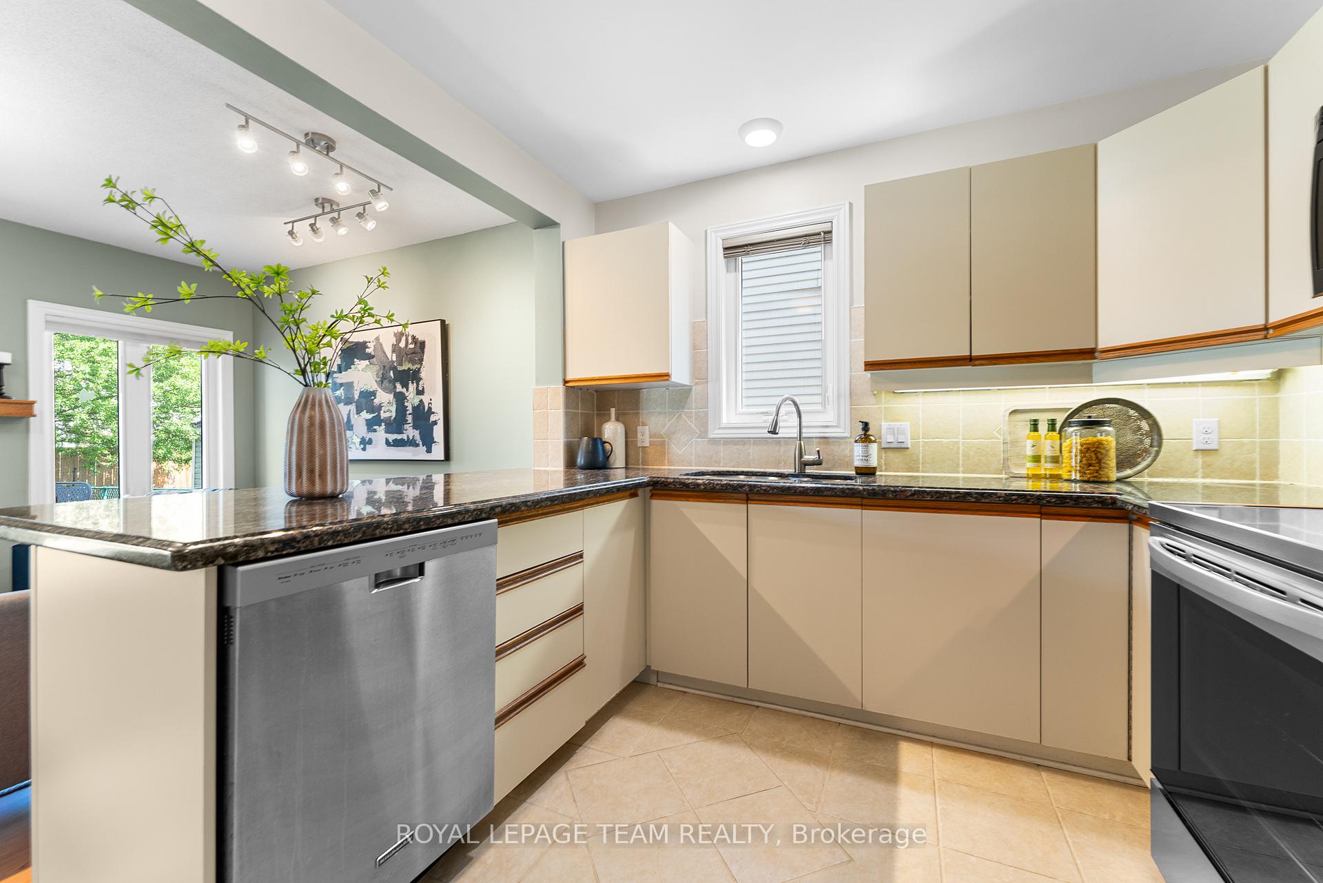 Photo 19 of 13 Saddlehorn Crescent, Ottawa, Kanata - Bridlewood — HOMEH