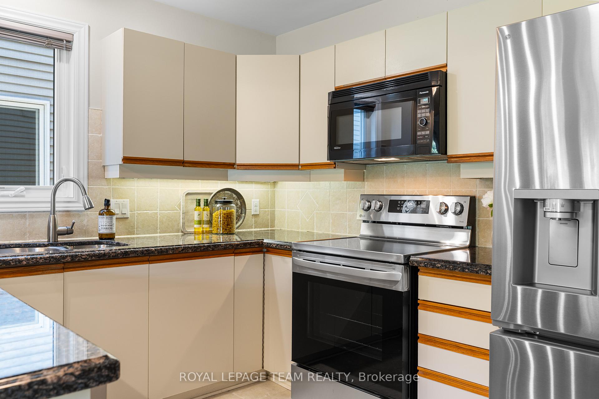 Photo 20 of 13 Saddlehorn Crescent, Ottawa, Kanata - Bridlewood — HOMEH