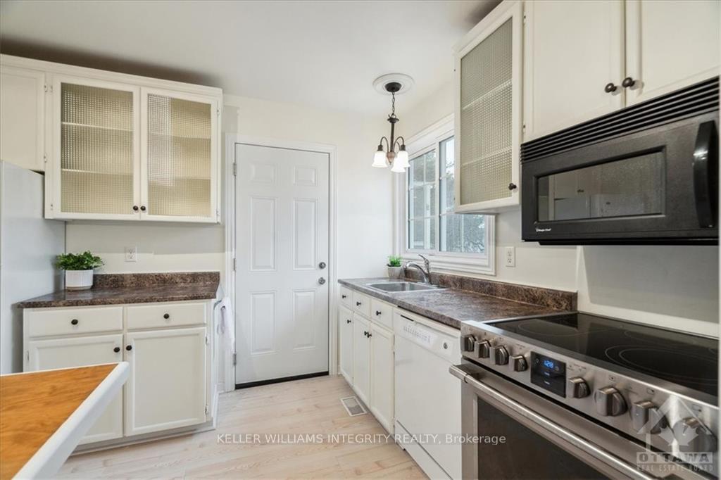 Photo 4 of Unit A, 32 Uxbridge Crescent, Ottawa, Kanata - Glencairn/Hazeldean — HOMEH