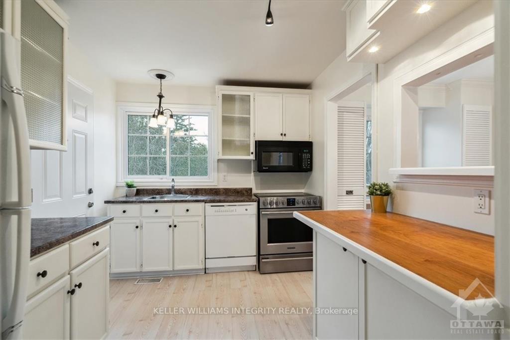 Photo 7 of Unit A, 32 Uxbridge Crescent, Ottawa, Kanata - Glencairn/Hazeldean — HOMEH