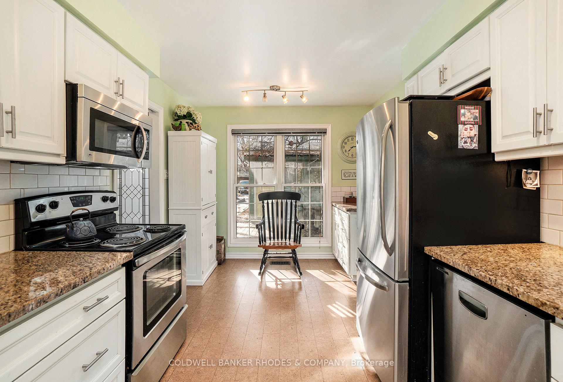 Photo 12 of 19 Inuvik Crescent, Ottawa, Kanata - Katimavik — HOMEH