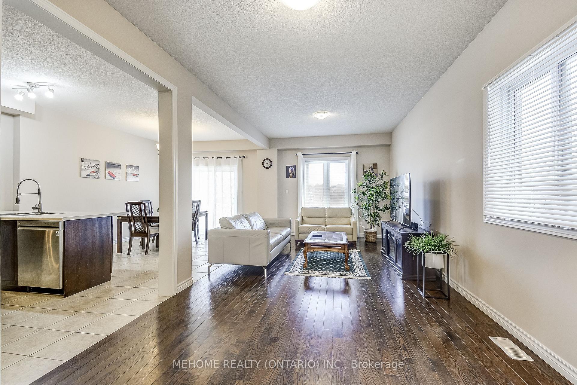 Photo 11 of 63 Huck Crescent, Kitchener — HOMEH