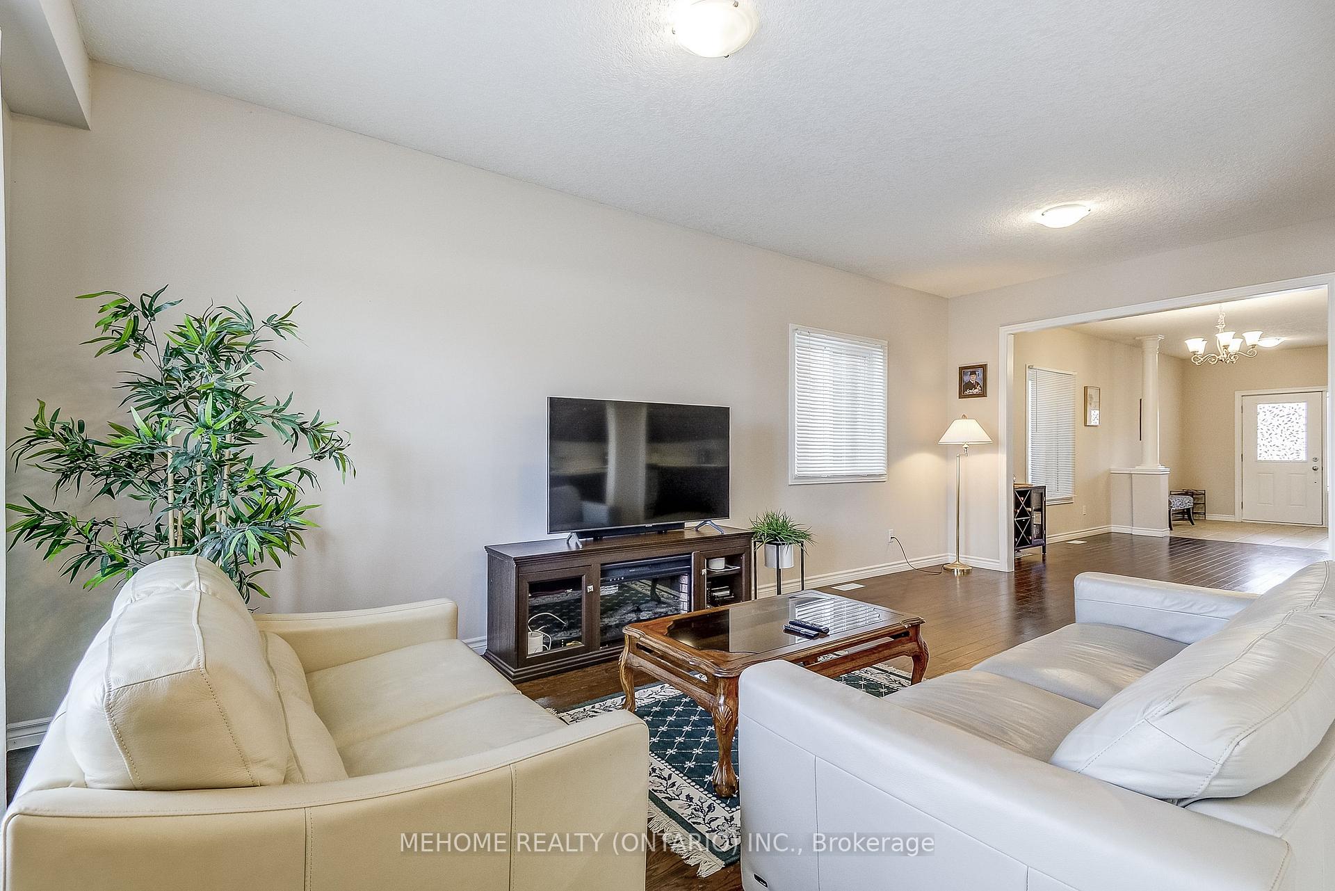 Photo 12 of 63 Huck Crescent, Kitchener — HOMEH