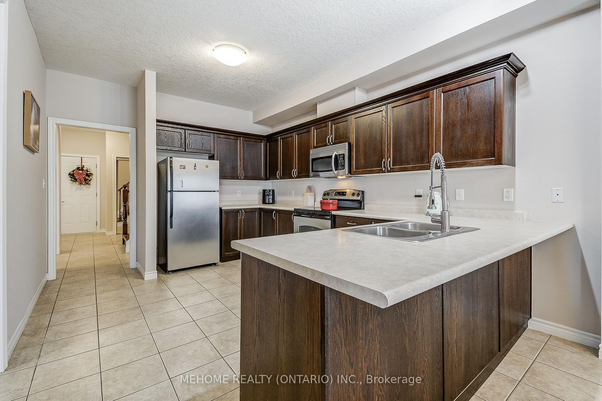 Photo 14 of 63 Huck Crescent, Kitchener — HOMEH