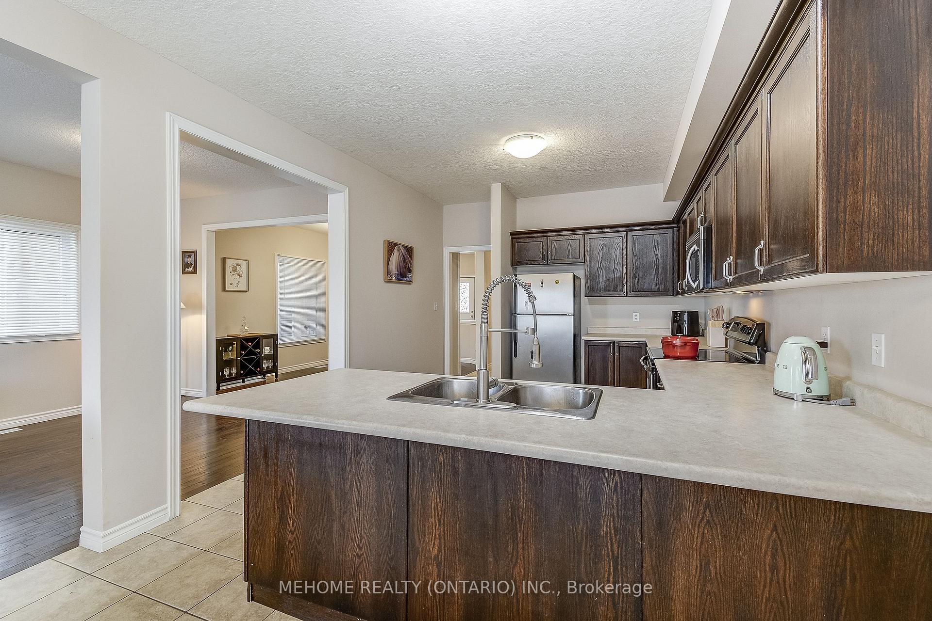 Photo 15 of 63 Huck Crescent, Kitchener — HOMEH