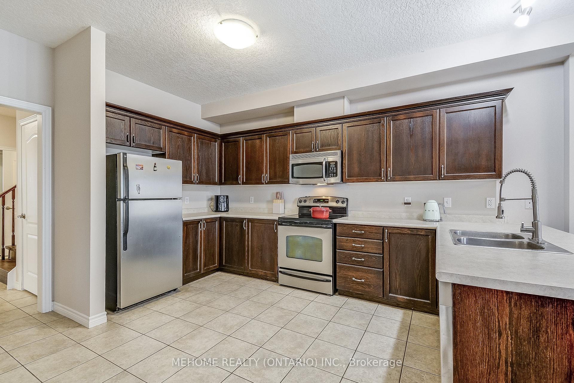 Photo 17 of 63 Huck Crescent, Kitchener — HOMEH