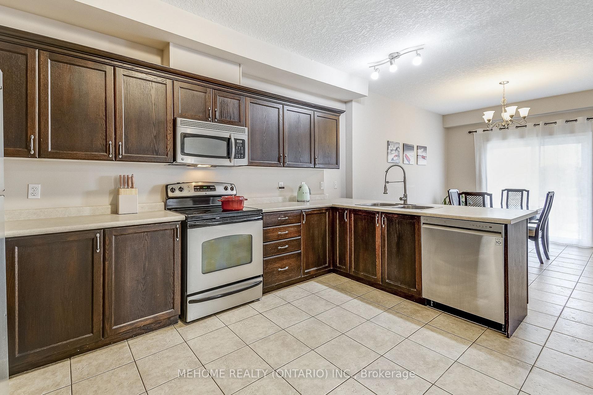 Photo 18 of 63 Huck Crescent, Kitchener — HOMEH