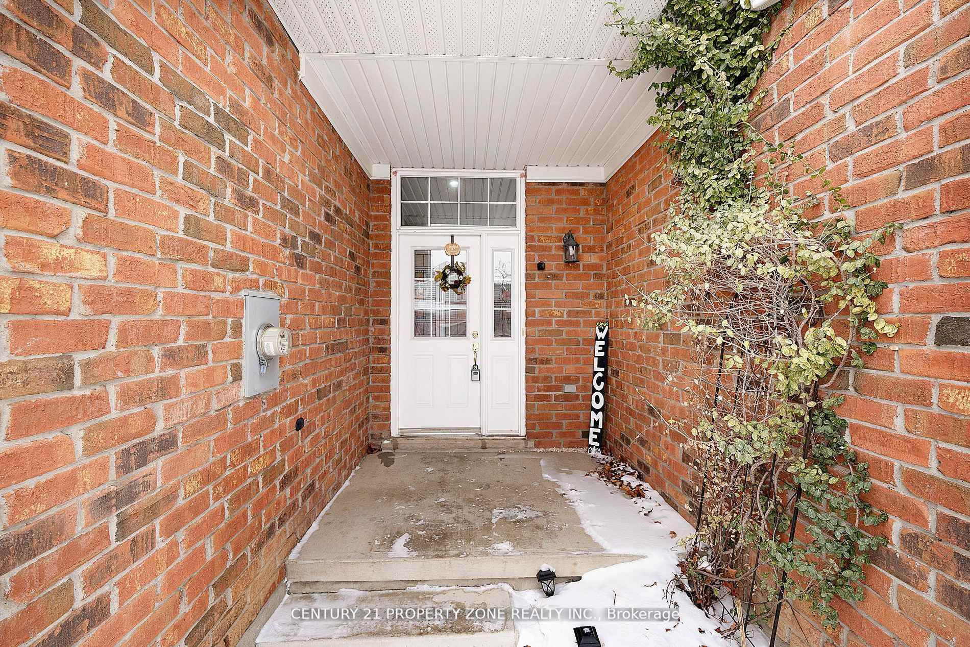 Photo 3 of 62 Colton Circle, Kitchener — HOMEH