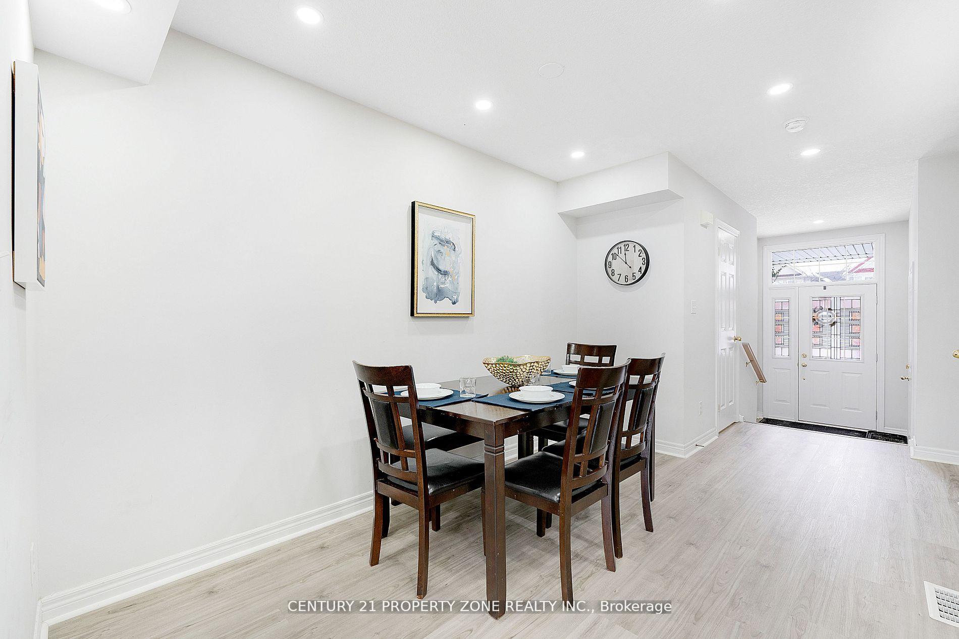Photo 5 of 62 Colton Circle, Kitchener — HOMEH