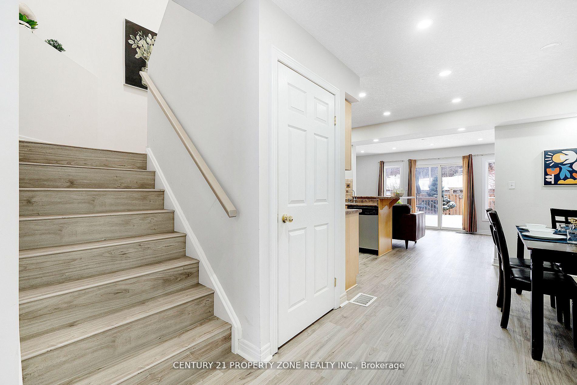 Photo 8 of 62 Colton Circle, Kitchener — HOMEH
