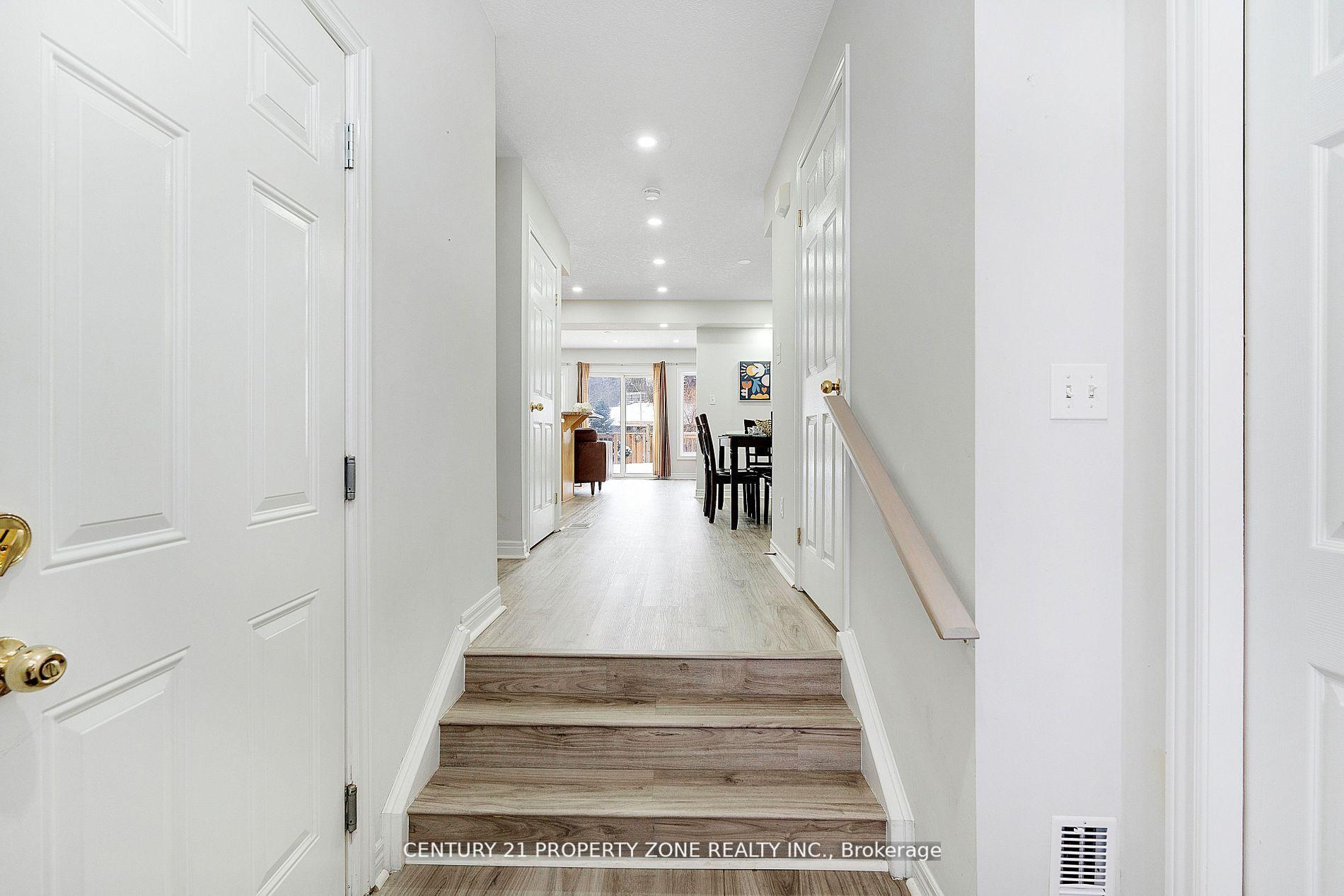 Photo 10 of 62 Colton Circle, Kitchener — HOMEH