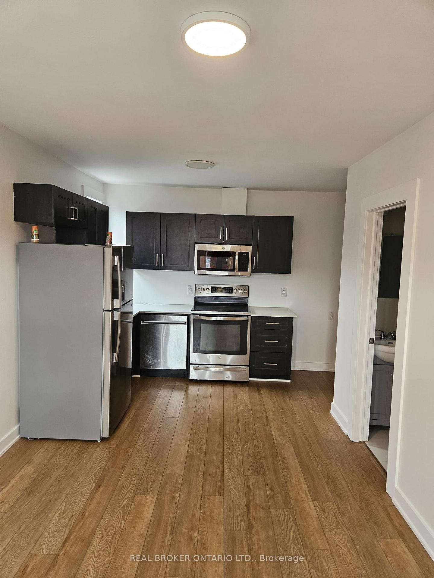Photo 3 of Unit 5, 917 Main Street E, Hamilton, Stripley — HOMEH
