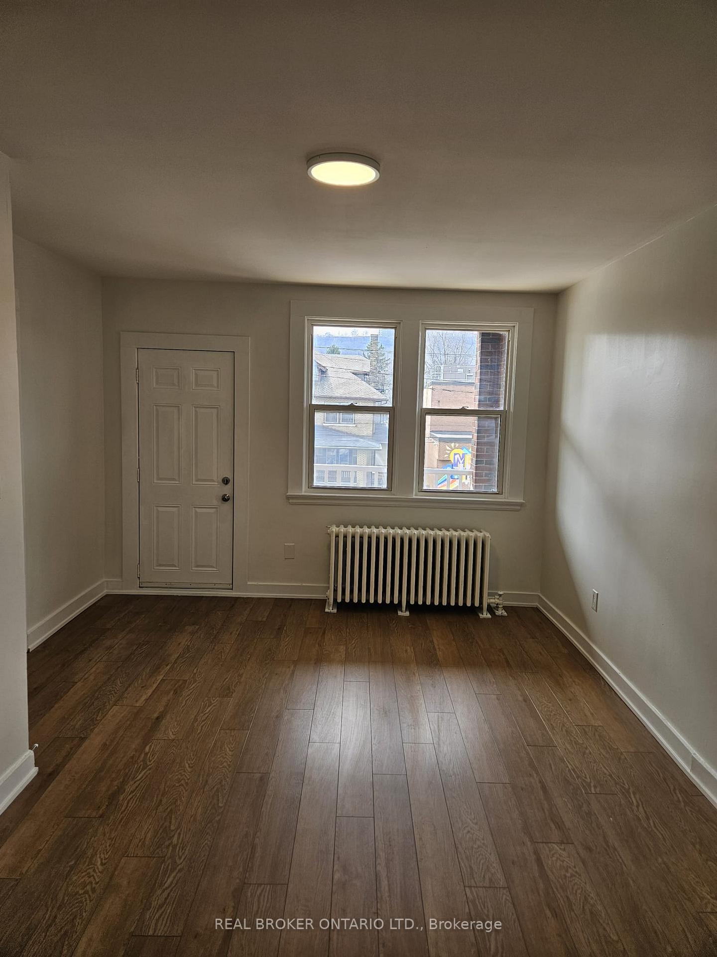 Photo 4 of Unit 5, 917 Main Street E, Hamilton, Stripley — HOMEH