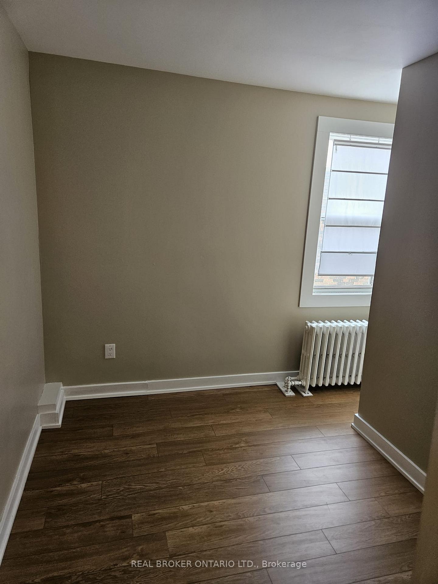 Photo 5 of Unit 5, 917 Main Street E, Hamilton, Stripley — HOMEH