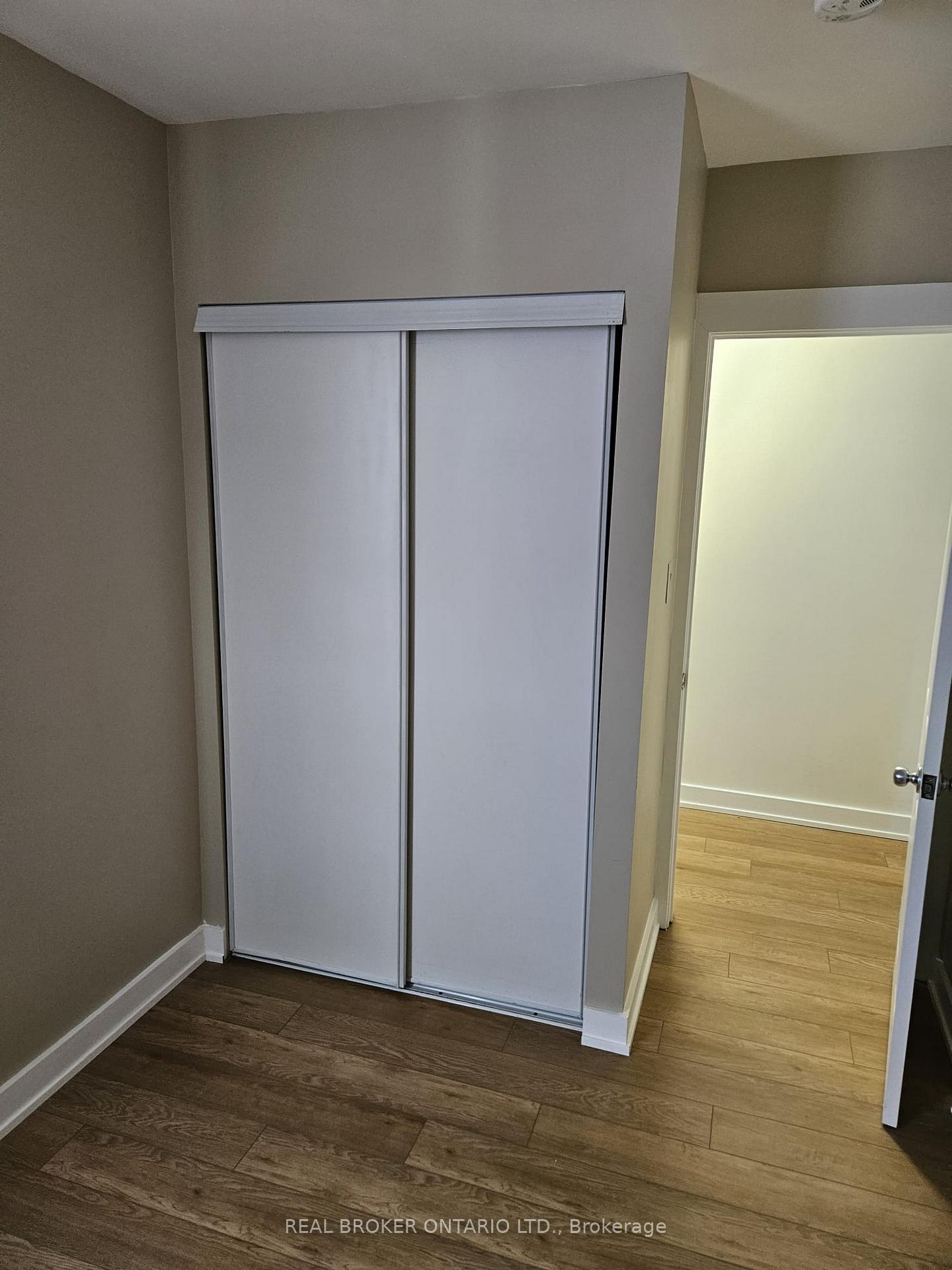 Photo 8 of Unit 5, 917 Main Street E, Hamilton, Stripley — HOMEH