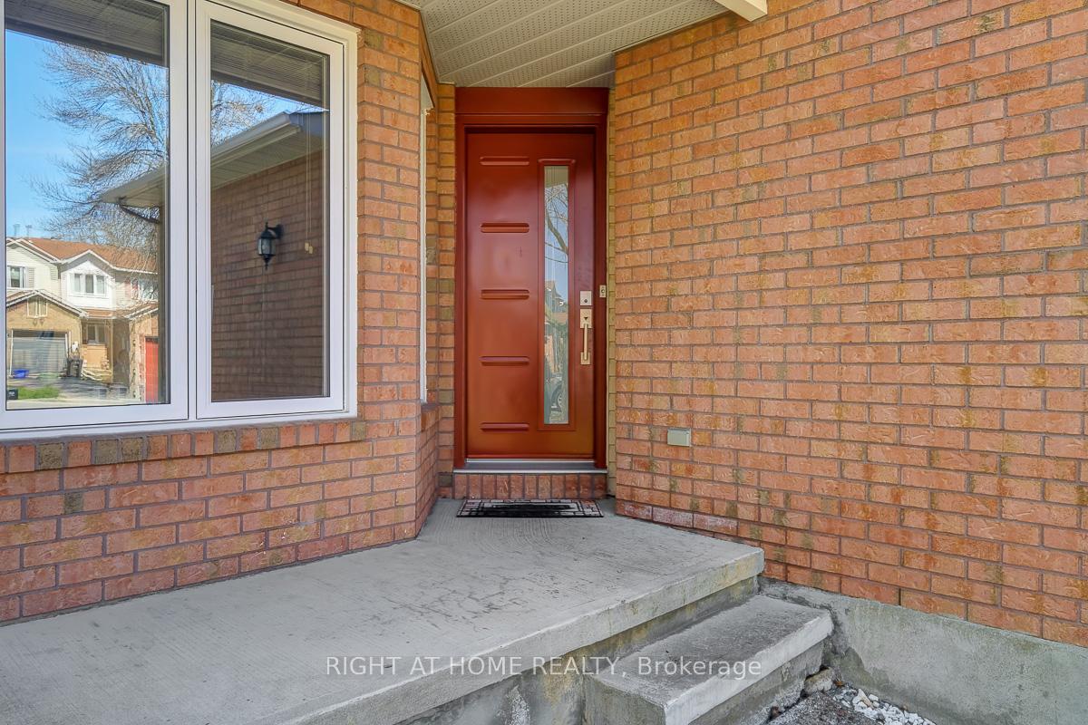 Photo 2 of 60 Kimbolton Crescent, Ottawa, Kanata - Morgan's Grant/South March — HOMEH