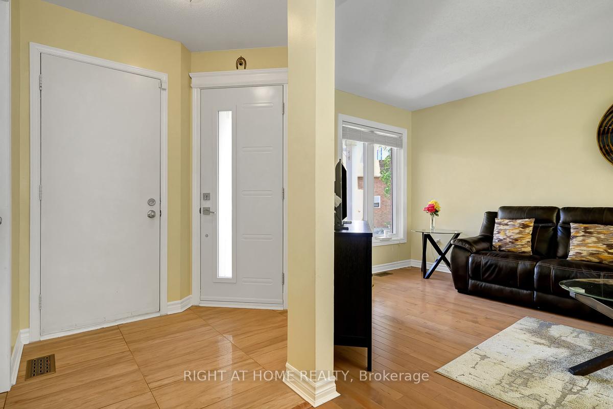 Photo 3 of 60 Kimbolton Crescent, Ottawa, Kanata - Morgan's Grant/South March — HOMEH
