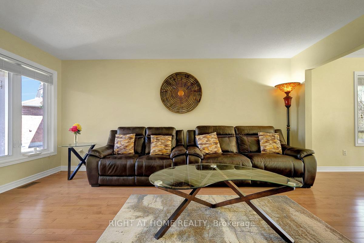 Photo 6 of 60 Kimbolton Crescent, Ottawa, Kanata - Morgan's Grant/South March — HOMEH