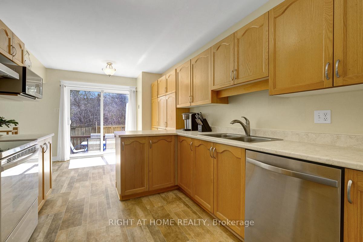 Photo 14 of 60 Kimbolton Crescent, Ottawa, Kanata - Morgan's Grant/South March — HOMEH