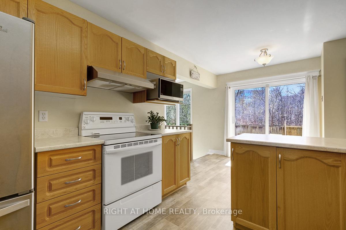 Photo 15 of 60 Kimbolton Crescent, Ottawa, Kanata - Morgan's Grant/South March — HOMEH