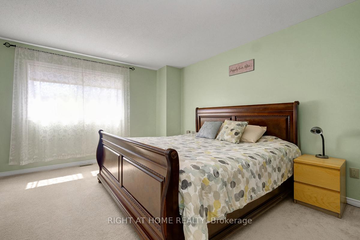 Photo 19 of 60 Kimbolton Crescent, Ottawa, Kanata - Morgan's Grant/South March — HOMEH