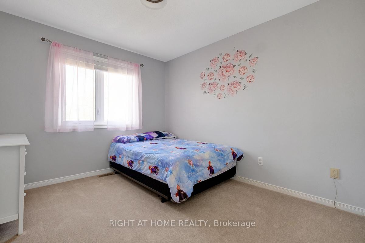 Photo 22 of 60 Kimbolton Crescent, Ottawa, Kanata - Morgan's Grant/South March — HOMEH
