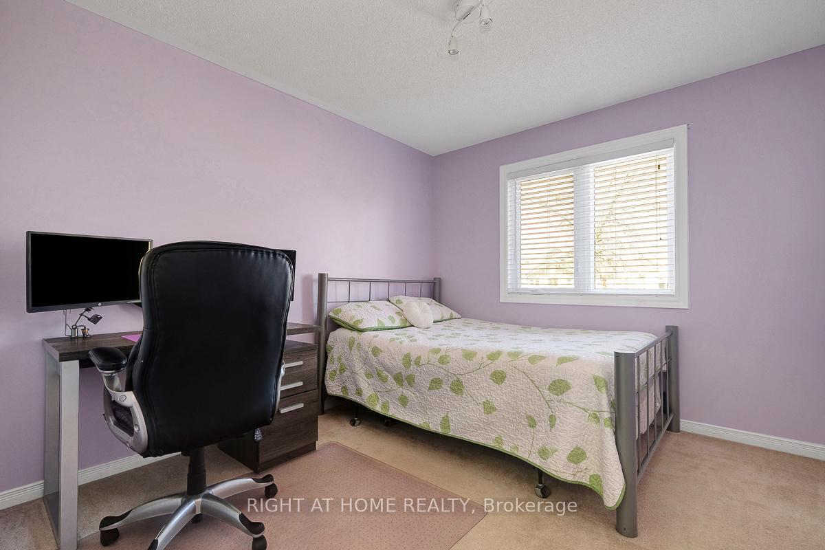 Photo 24 of 60 Kimbolton Crescent, Ottawa, Kanata - Morgan's Grant/South March — HOMEH