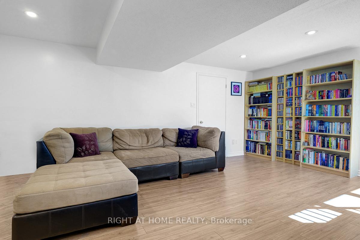 Photo 28 of 60 Kimbolton Crescent, Ottawa, Kanata - Morgan's Grant/South March — HOMEH