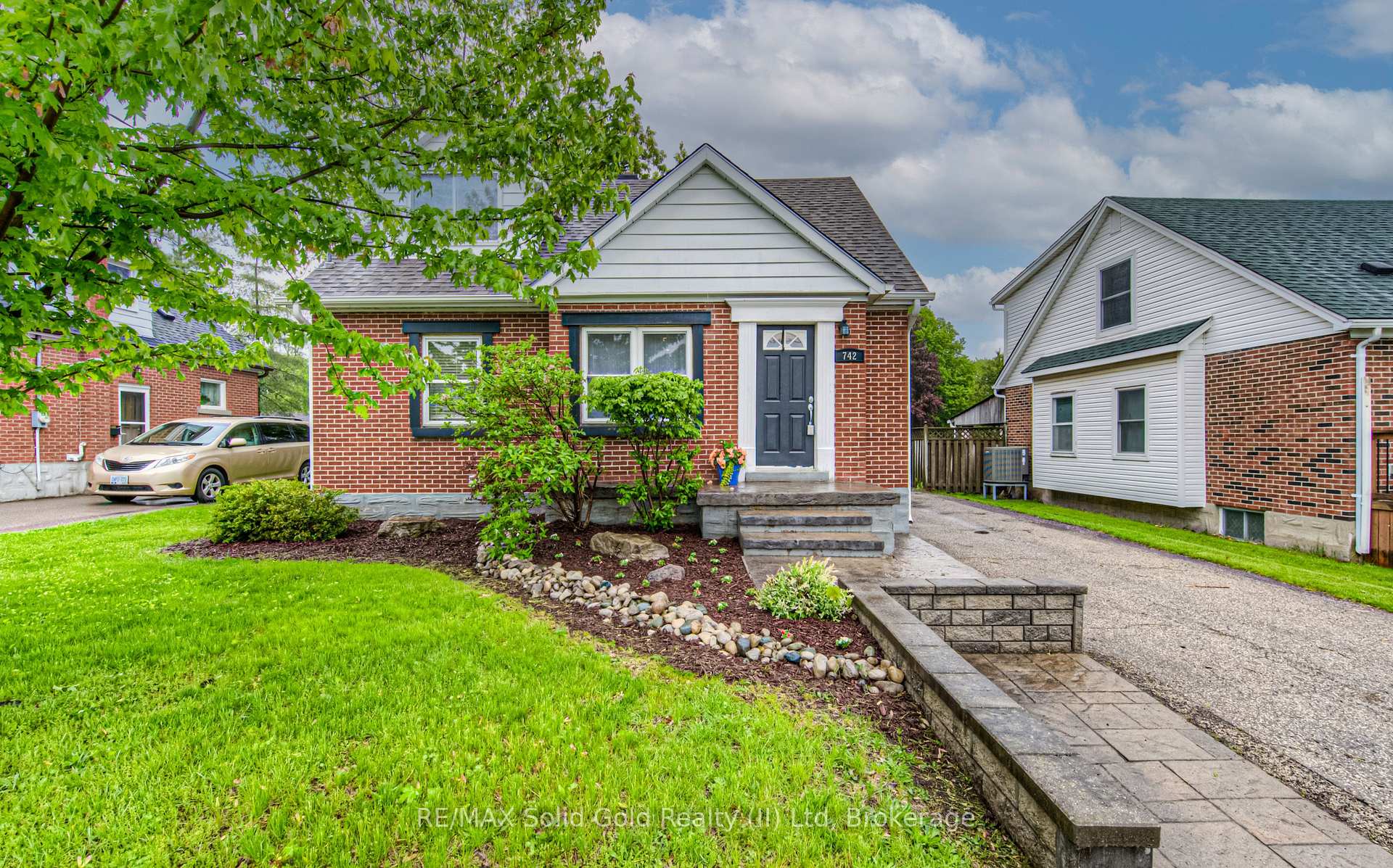 Photo 1 of 742 Elizabeth Street, Kitchener — HOMEH