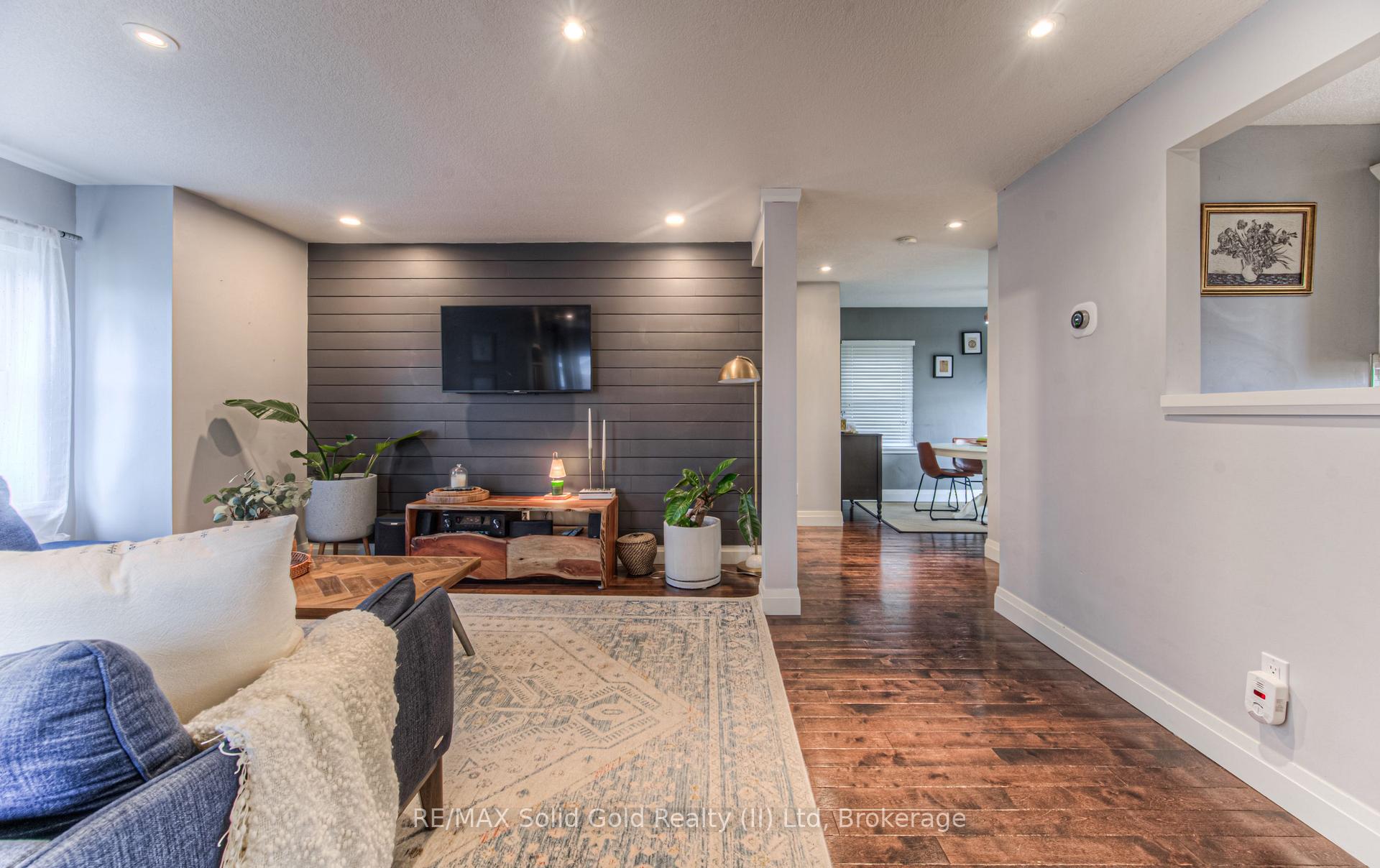 Photo 3 of 742 Elizabeth Street, Kitchener — HOMEH