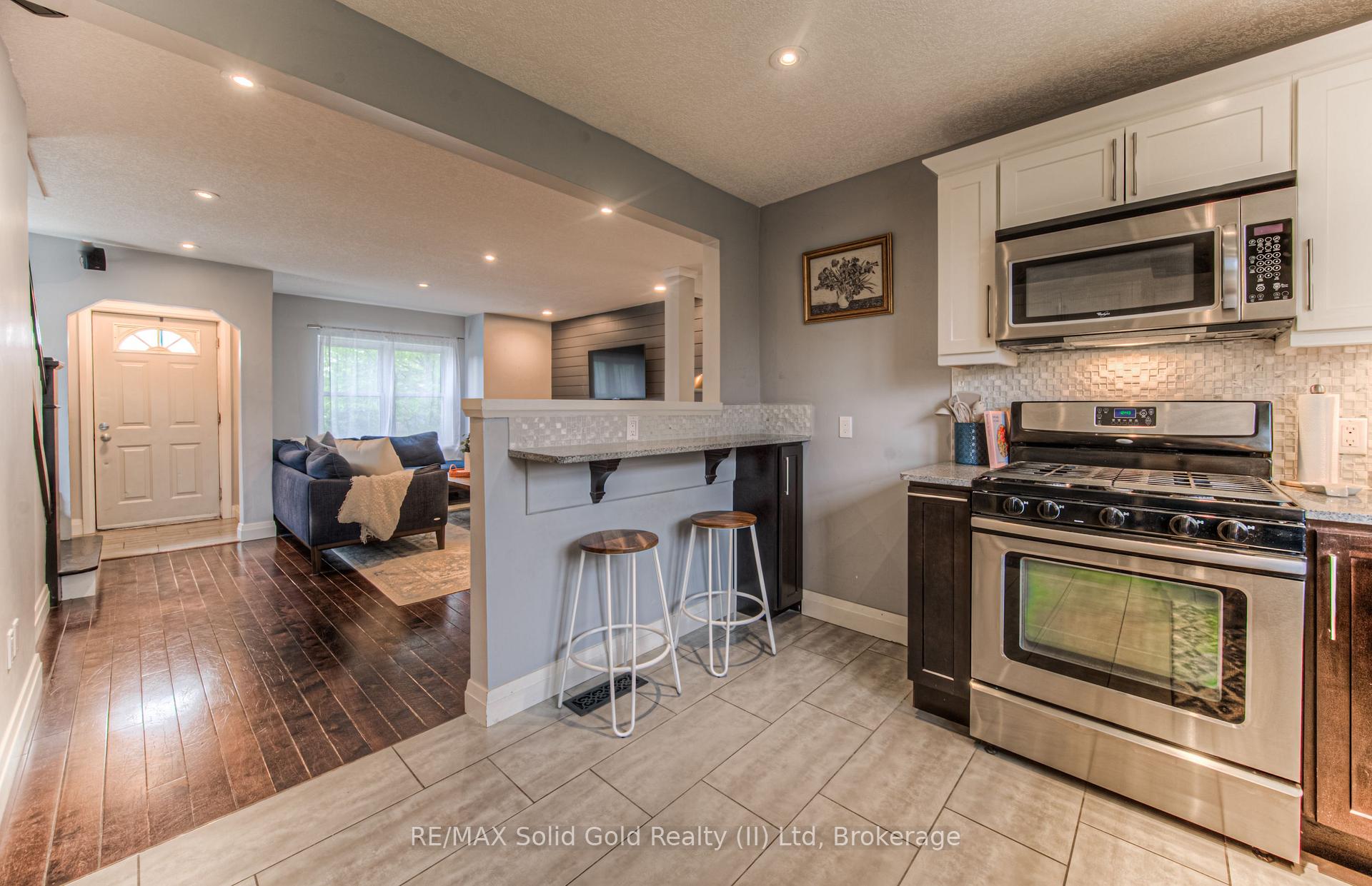 Photo 5 of 742 Elizabeth Street, Kitchener — HOMEH