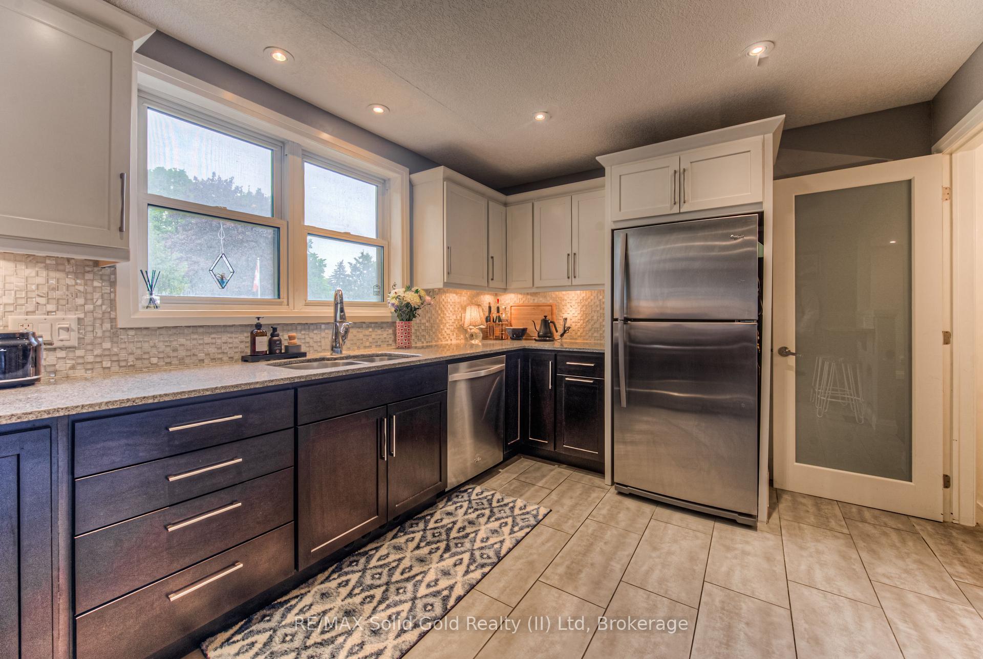 Photo 6 of 742 Elizabeth Street, Kitchener — HOMEH