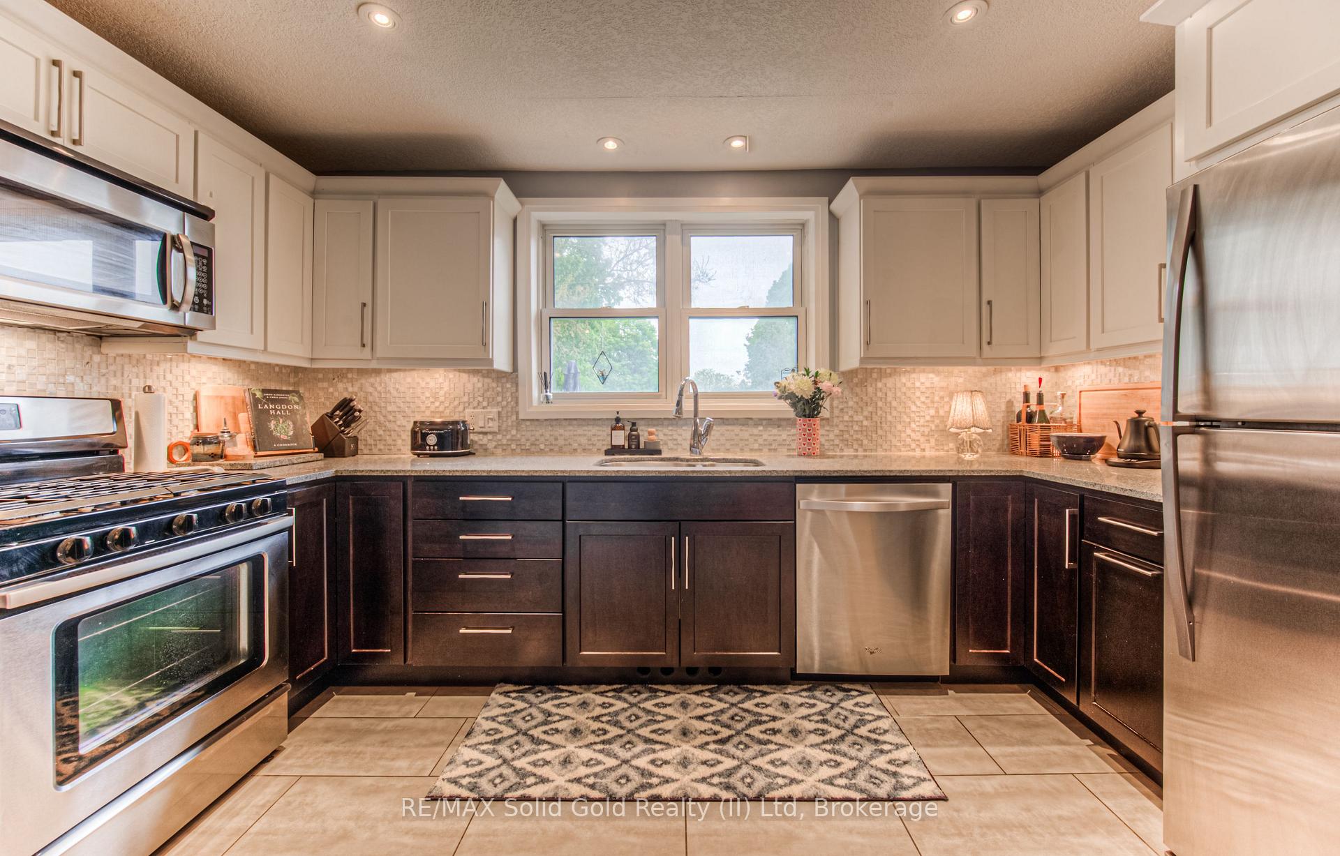 Photo 7 of 742 Elizabeth Street, Kitchener — HOMEH