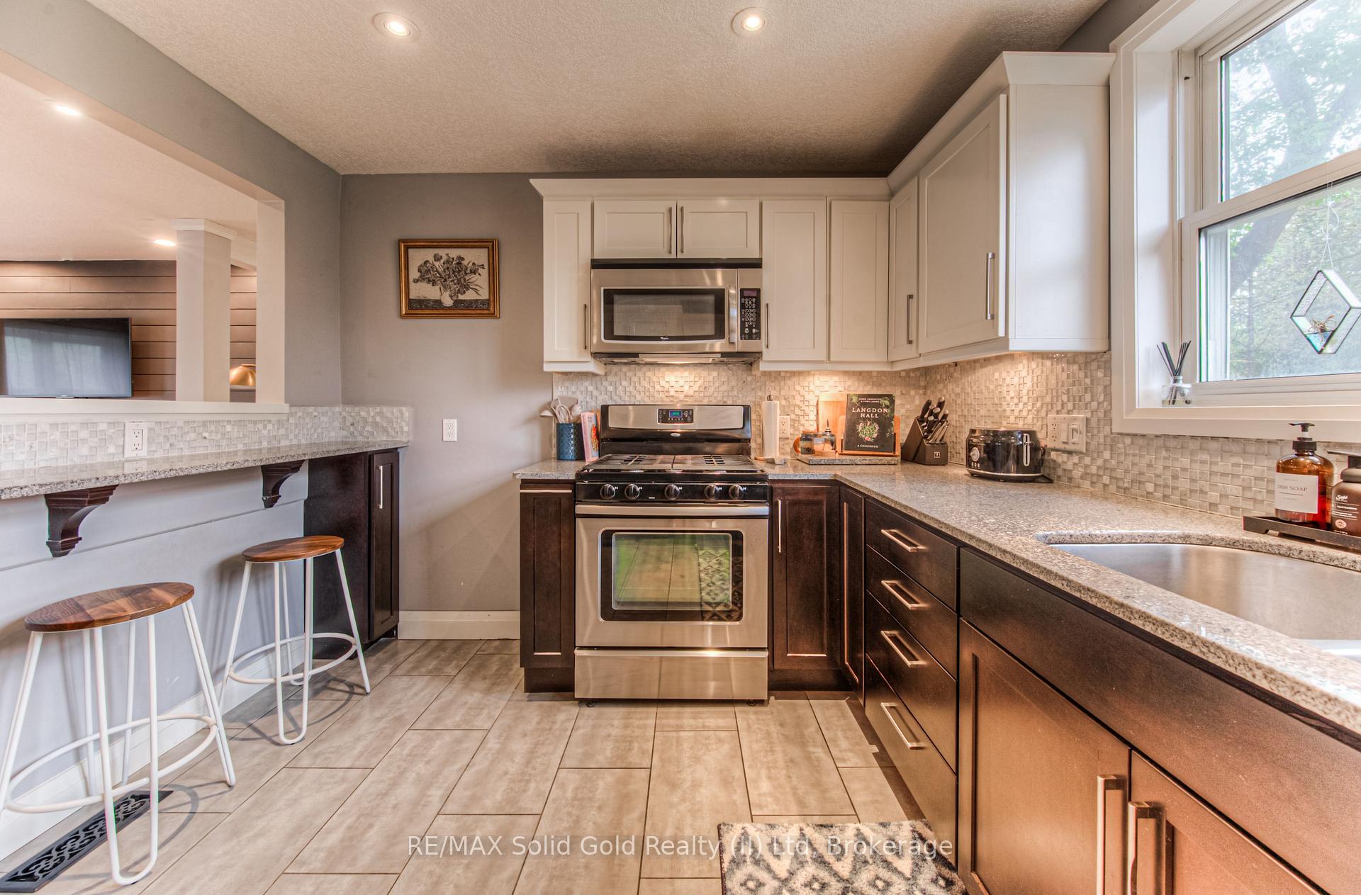 Photo 8 of 742 Elizabeth Street, Kitchener — HOMEH